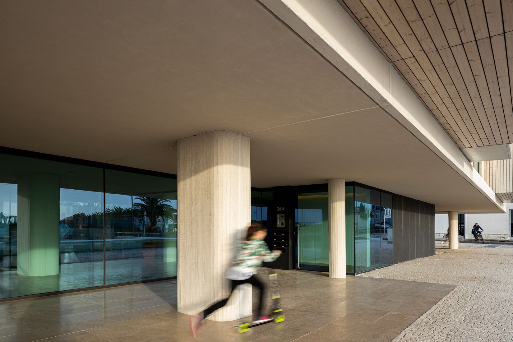 ORIZZONT Building by Rvdm Arquitectos. Photograph by Ivo Tavares Studio.