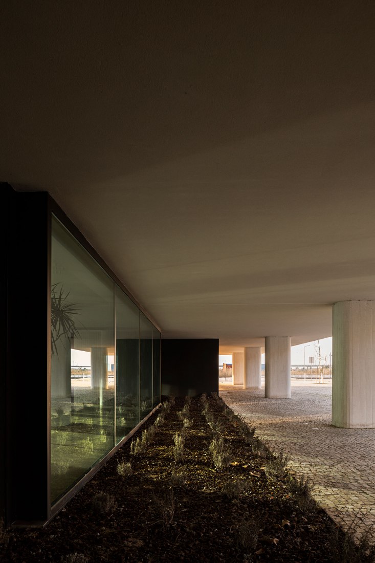 ORIZZONT Building by Rvdm Arquitectos. Photograph by Ivo Tavares Studio.