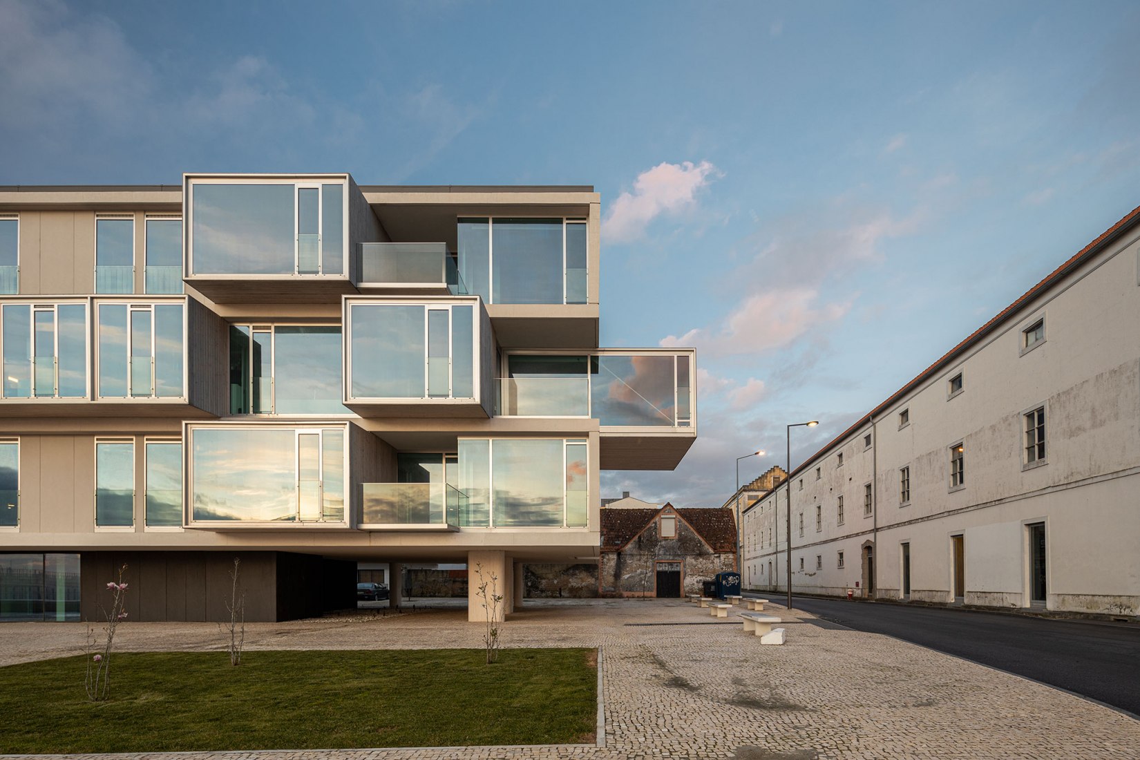 ORIZZONT Building by Rvdm Arquitectos. Photograph by Ivo Tavares Studio.