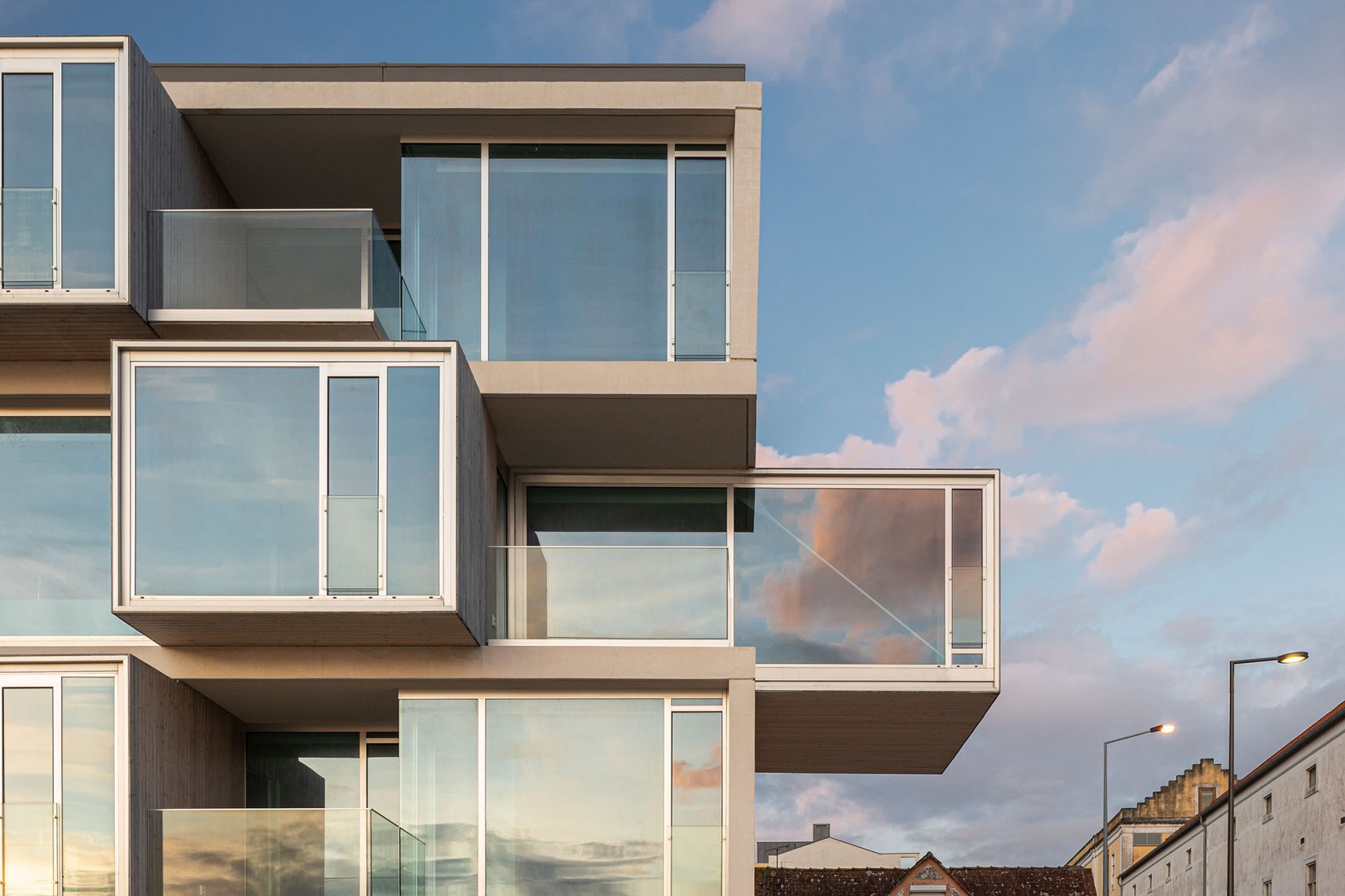 ORIZZONT Building by Rvdm Arquitectos. Photograph by Ivo Tavares Studio.