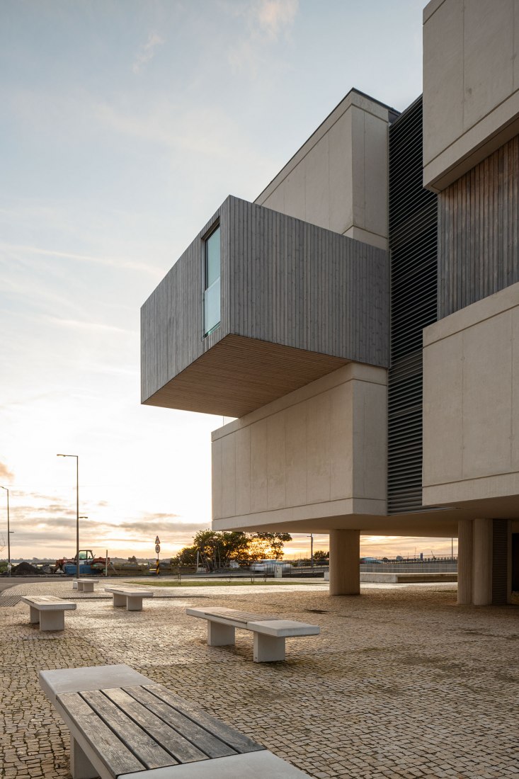 ORIZZONT Building by Rvdm Arquitectos. Photograph by Ivo Tavares Studio.