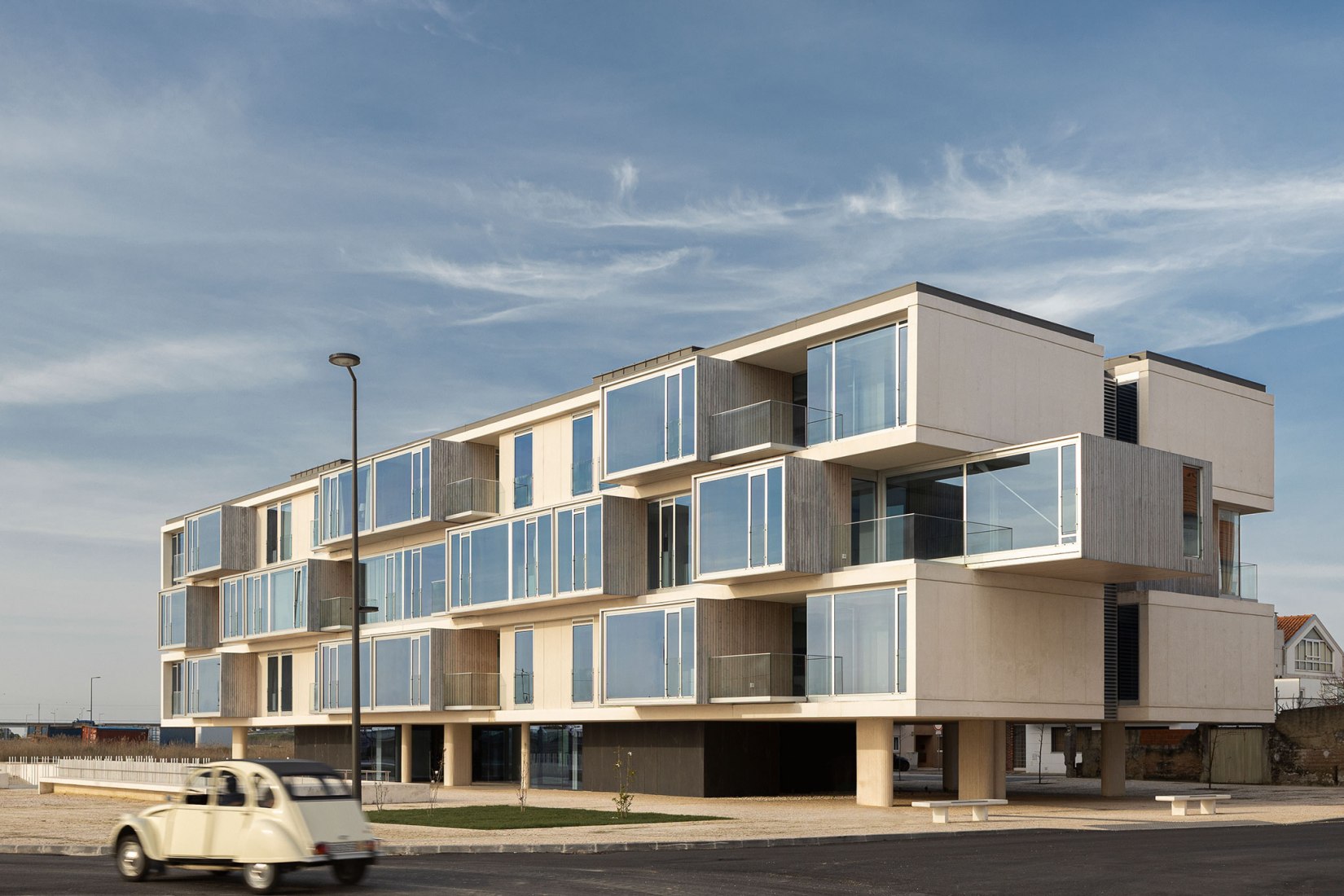 ORIZZONT Building by Rvdm Arquitectos. Photograph by Ivo Tavares Studio.