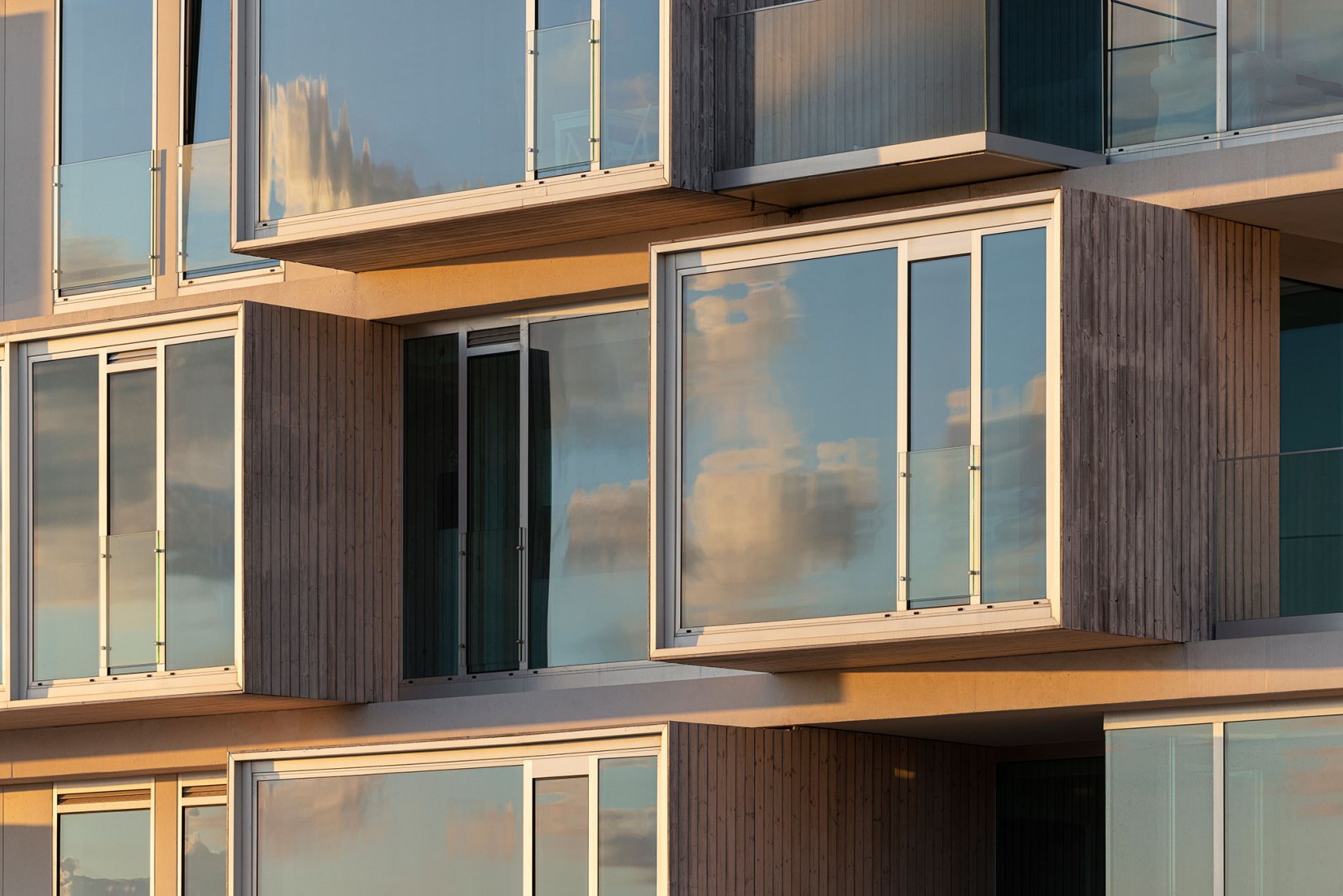 ORIZZONT Building by Rvdm Arquitectos. Photograph by Ivo Tavares Studio.
