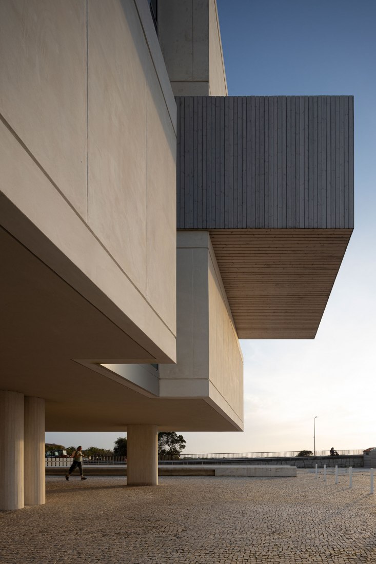 ORIZZONT Building by Rvdm Arquitectos. Photograph by Ivo Tavares Studio.