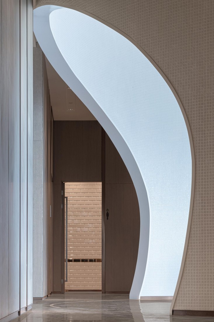 Gym reception. Raffles City Chongqing by Moshe Safdie and CL3 Architects. Photograph by Feng Shao