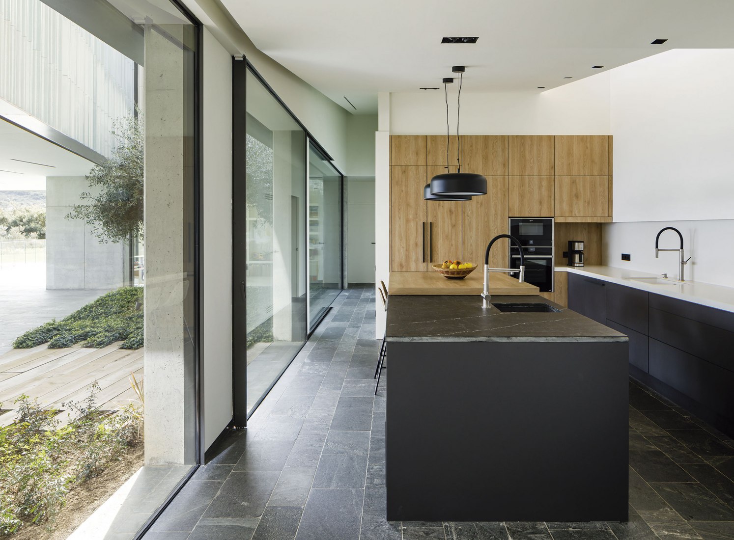 Happy House por SALA FERUSIC Architects. Fotografía por Marcela Grassi