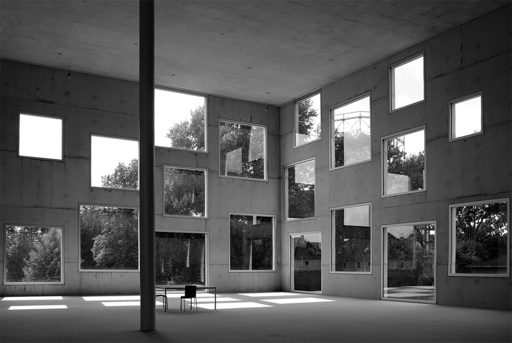 Interior view of the Zollverein School of Management and Design by SANAA. Photography © Carlos García Fernández