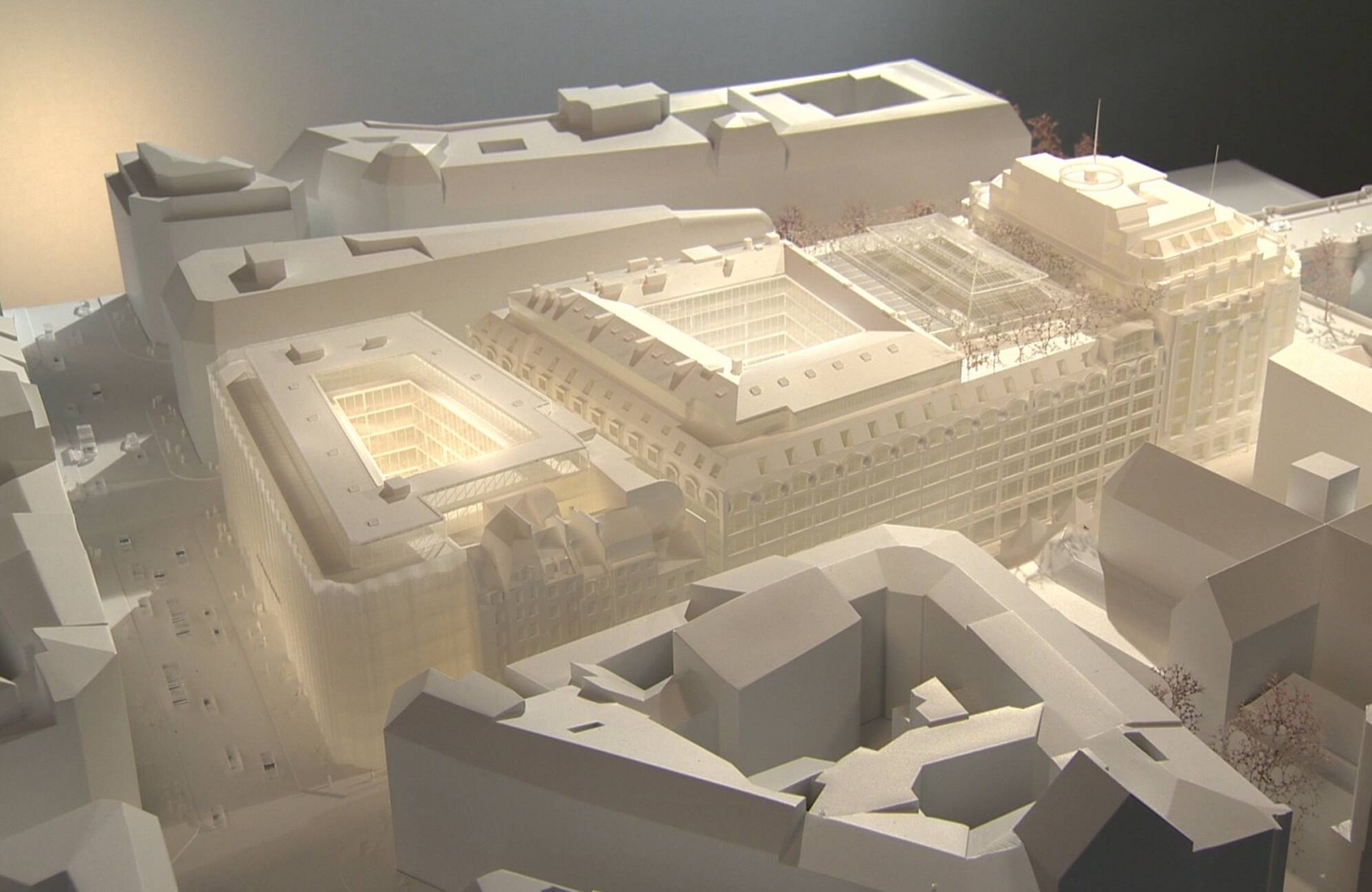 Maqueta del Proyecto de reforma de La Samaritaine por SANAA. 