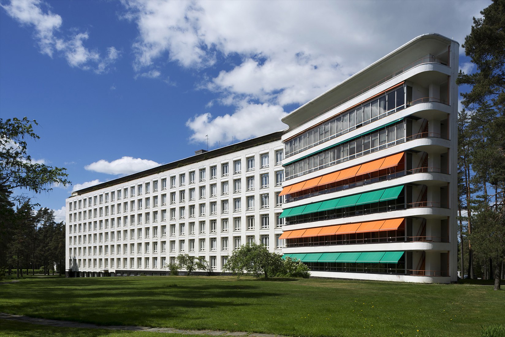 El diseñada Alvar Aalto sanatorio de Paimio en el sur de Finlandia abrió en 1932 y forma la estética de la arquitectura moderna. Fotografía de Maija Holma, Museo Alvar Aalto.