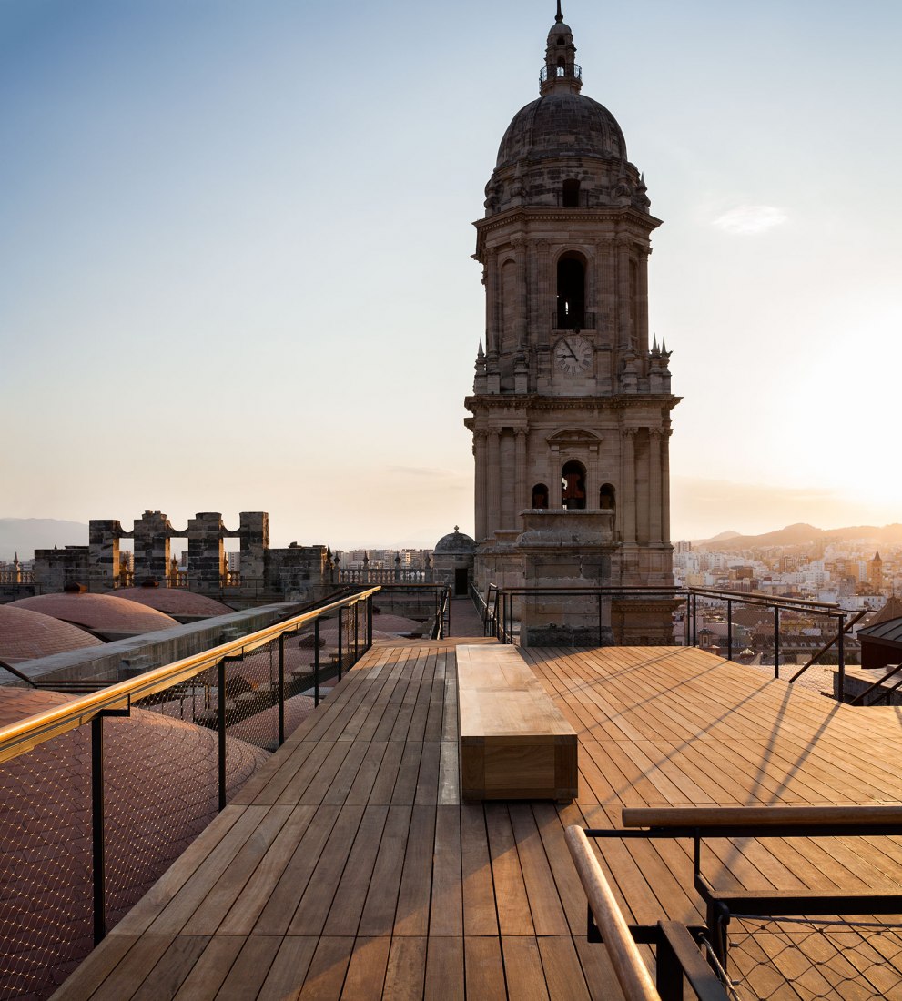 Acceso a las cubiertas de la Catedral de Málaga por Sánchez La Chica + de la Torre Prieto + Ruiz Cabrero. Fotografía por Lluis Casals.