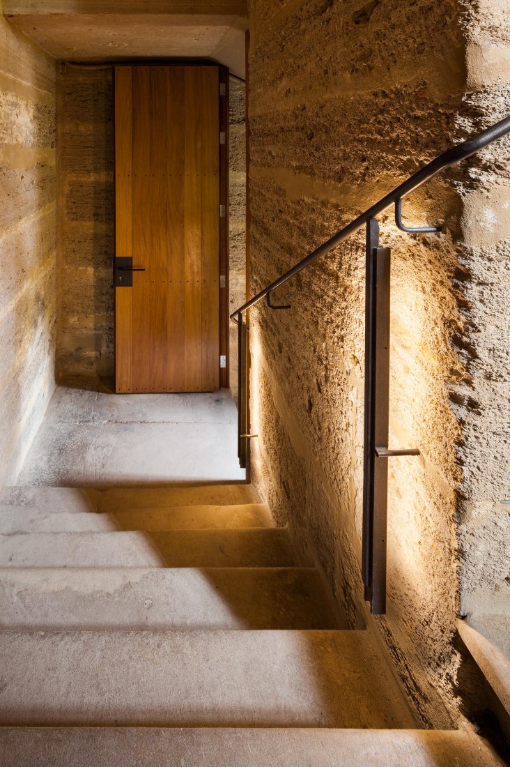 Acceso a las cubiertas de la Catedral de Málaga por Sánchez La Chica + de la Torre Prieto + Ruiz Cabrero. Fotografía por Lluis Casals.