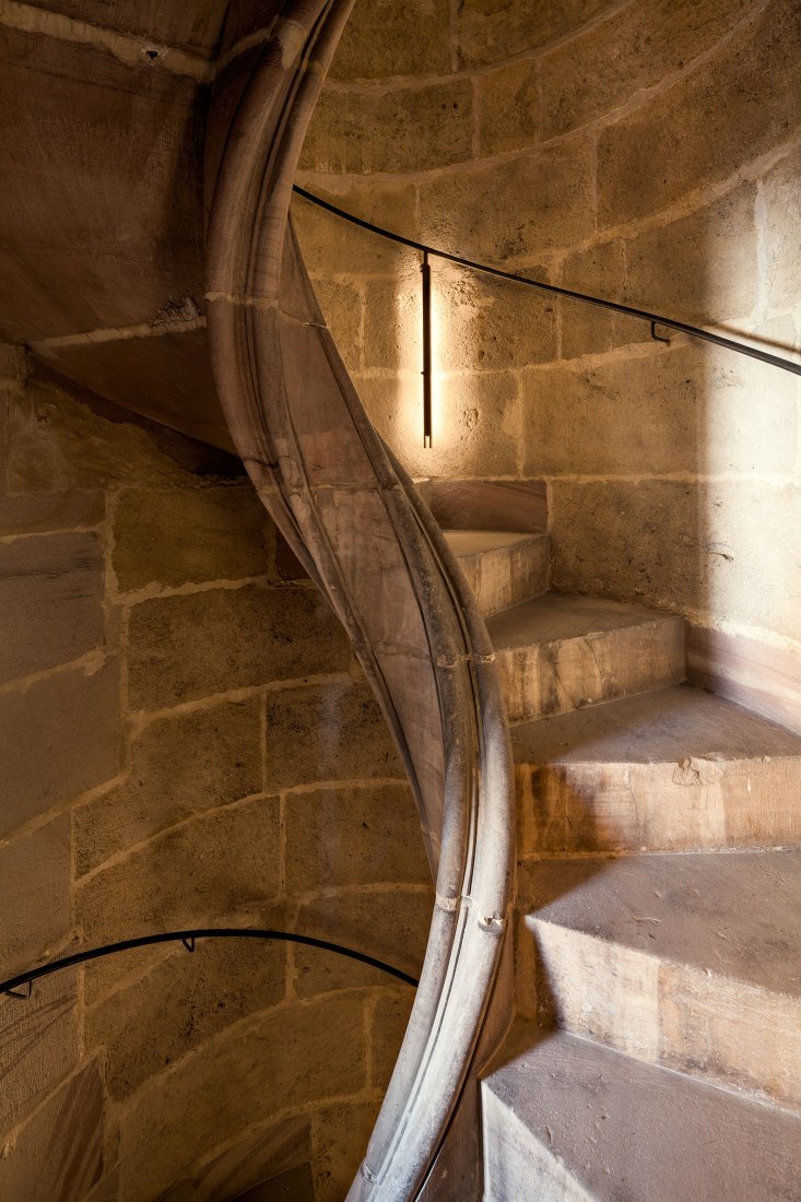 Acceso a las cubiertas de la Catedral de Málaga por Sánchez La Chica + de la Torre Prieto + Ruiz Cabrero. Fotografía por Lluis Casals.
