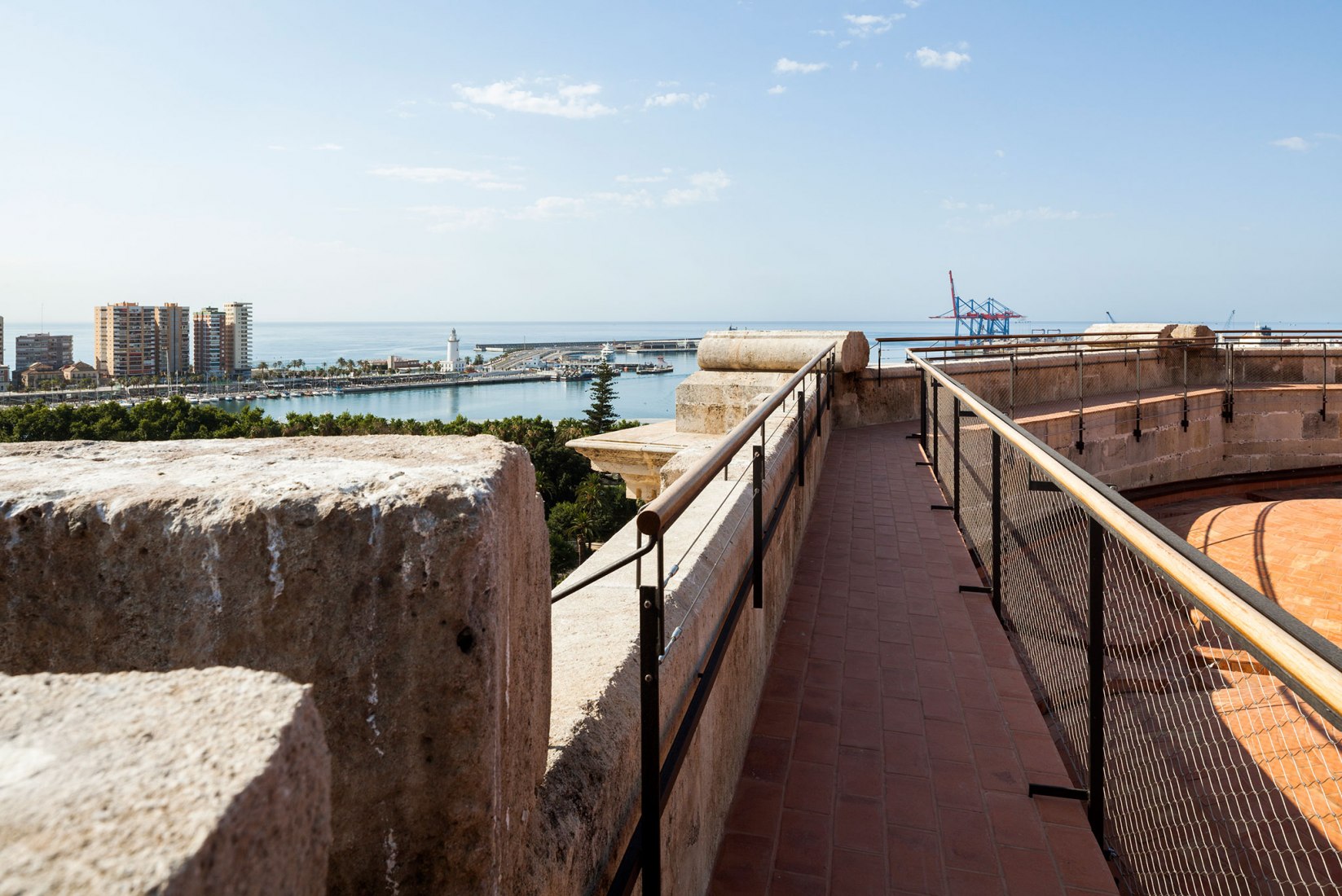 Acceso a las cubiertas de la Catedral de Málaga por Sánchez La Chica + de la Torre Prieto + Ruiz Cabrero. Fotografía por Lluis Casals.