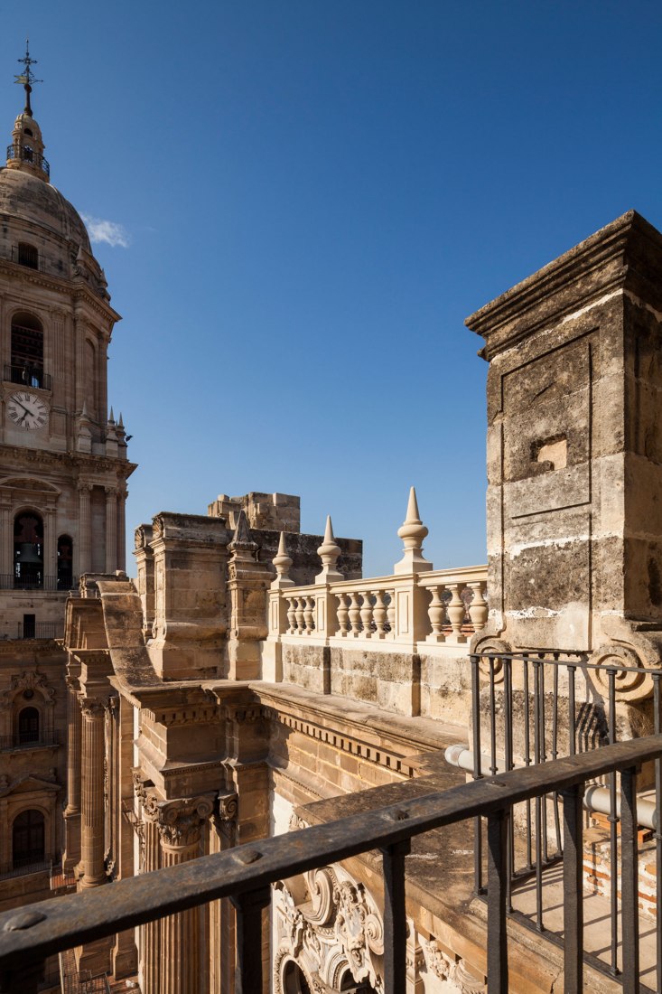 Acceso a las cubiertas de la Catedral de Málaga por Sánchez La Chica + de la Torre Prieto + Ruiz Cabrero. Fotografía por Lluis Casals.