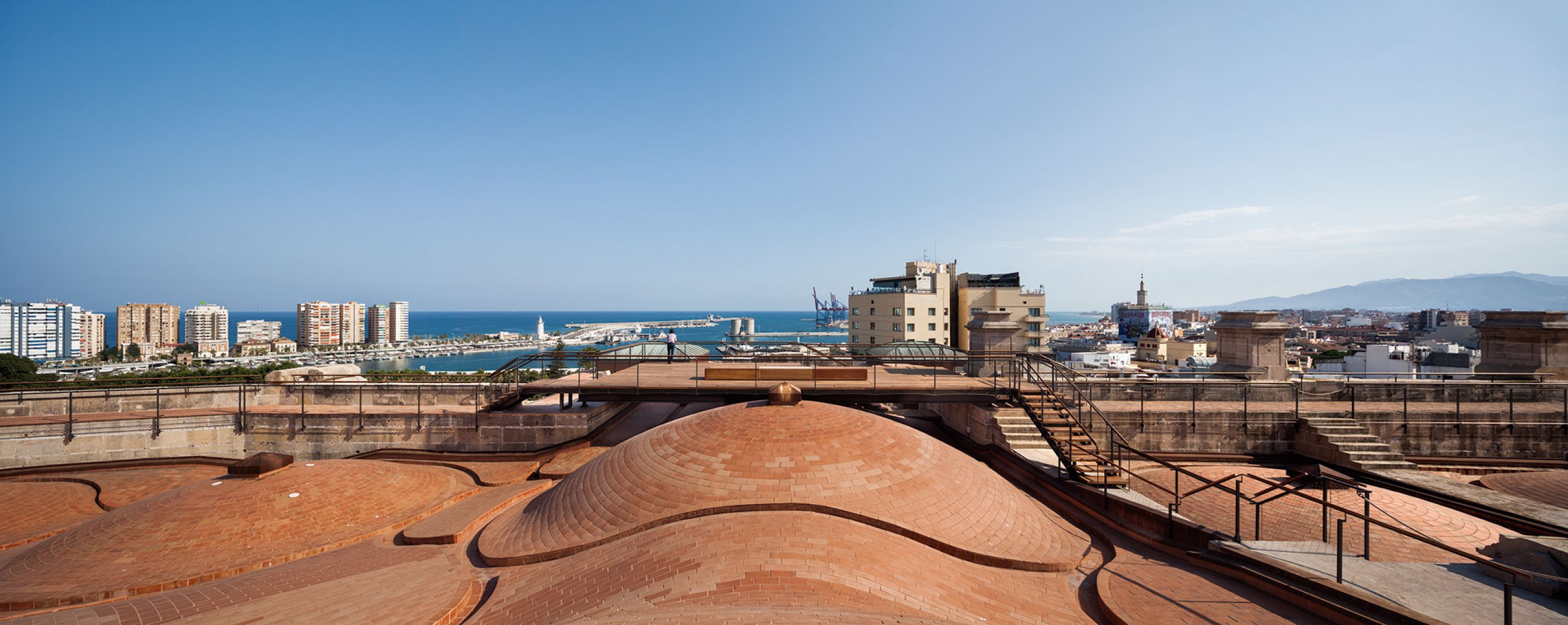 Acceso a las cubiertas de la Catedral de Málaga por Sánchez La Chica + de la Torre Prieto + Ruiz Cabrero. Fotografía por Lluis Casals.