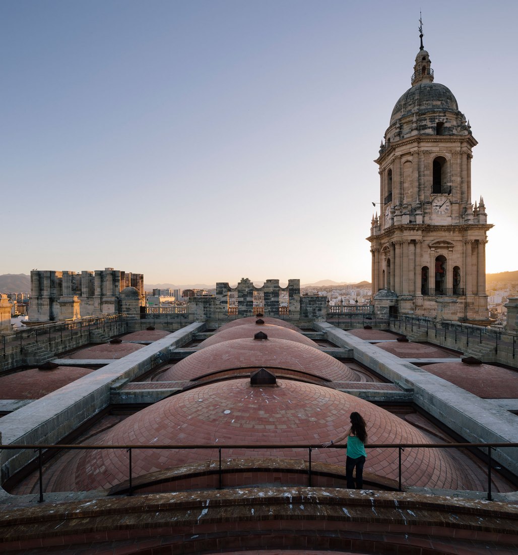 Acceso a las cubiertas de la Catedral de Málaga por Sánchez La Chica + de la Torre Prieto + Ruiz Cabrero. Fotografía por Miguel de Guzmán.
