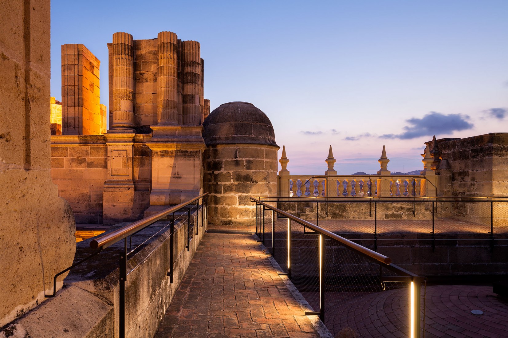 Acceso a las cubiertas de la Catedral de Málaga por Sánchez La Chica + de la Torre Prieto + Ruiz Cabrero. Fotografía por Lluis Casals.