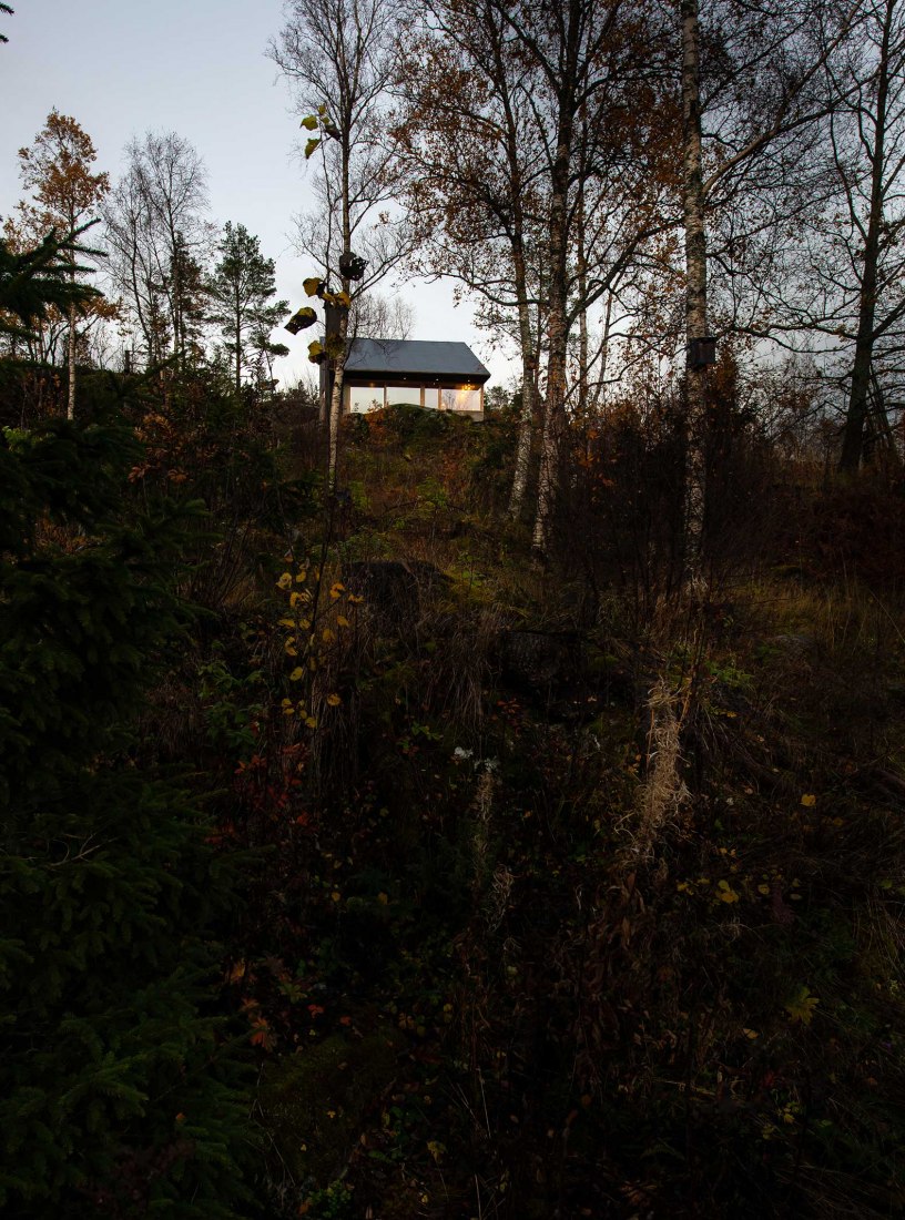 Cabin at Rones by Sanden + Hodnekvam Arkitekter. Photograph by Sanden + Hodnekvam Arkitekter