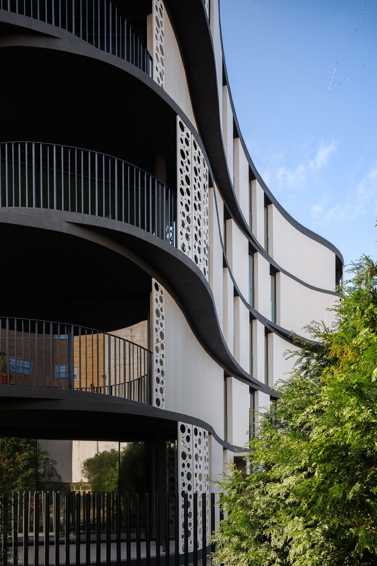 Edifício Sense 100 por Sandra Micaela Casinha architects. Fotografía por Ivo Tavares Studio.