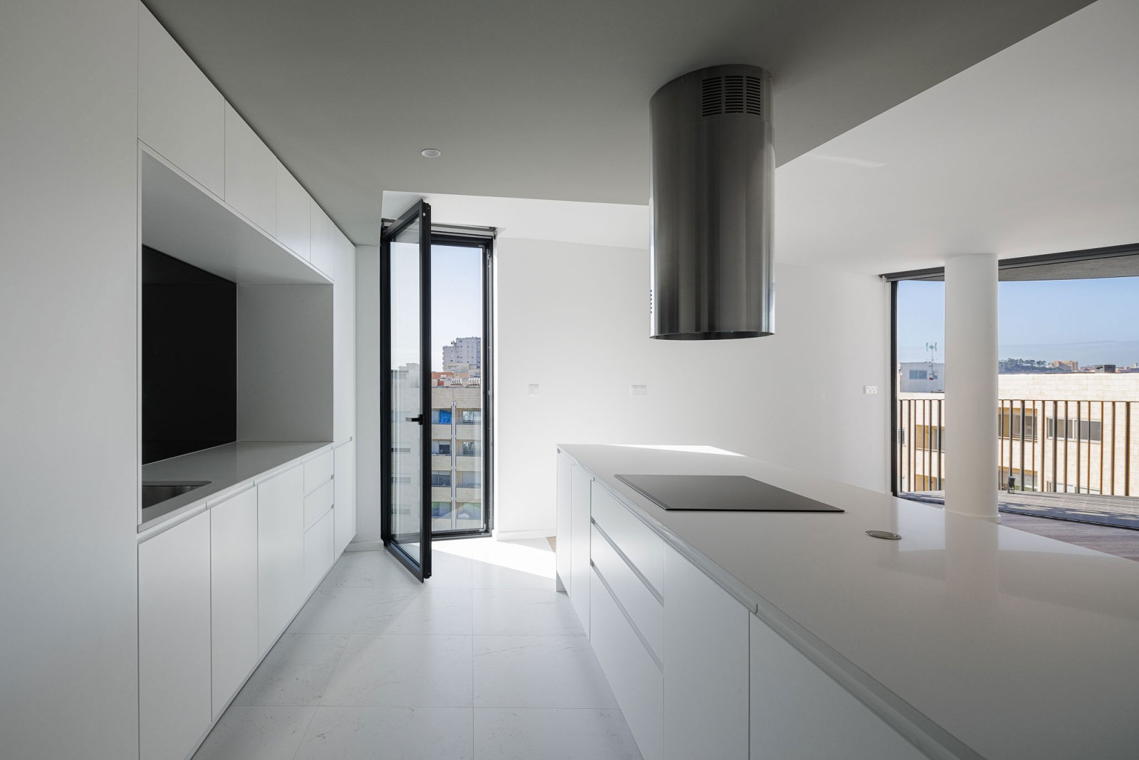 Edifício Sense 100 por Sandra Micaela Casinha architects. Fotografía por Ivo Tavares Studio.