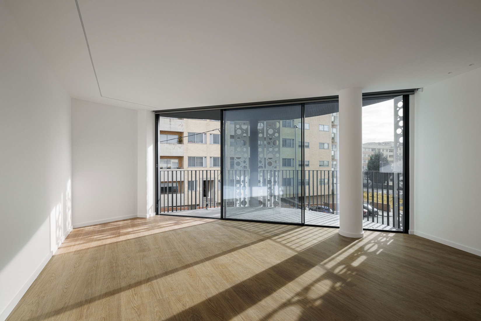 Edifício Sense 100 por Sandra Micaela Casinha architects. Fotografía por Ivo Tavares Studio.
