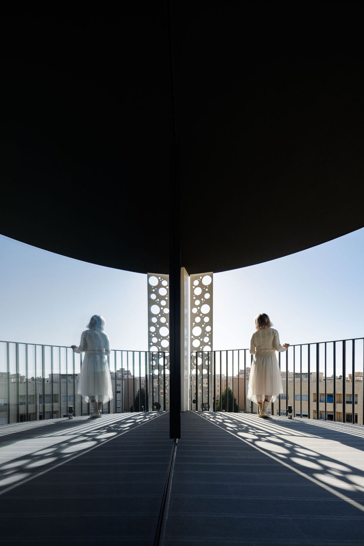 Edifício Sense 100 por Sandra Micaela Casinha architects. Fotografía por Ivo Tavares Studio.