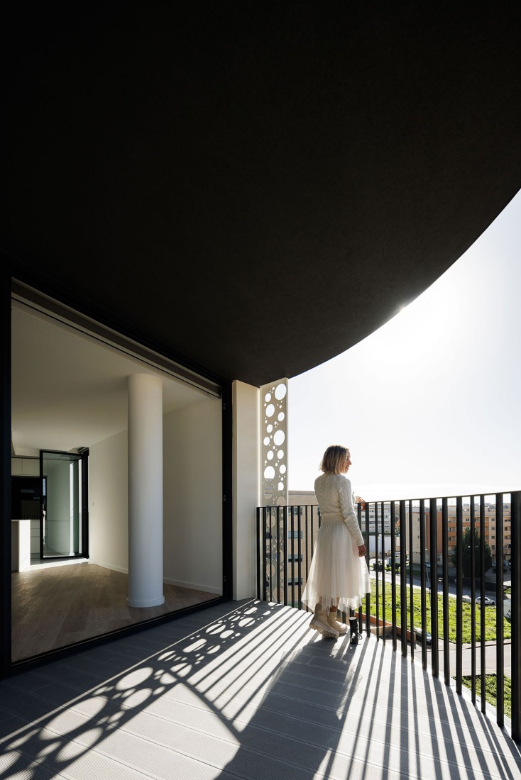 Edifício Sense 100 por Sandra Micaela Casinha architects. Fotografía por Ivo Tavares Studio.