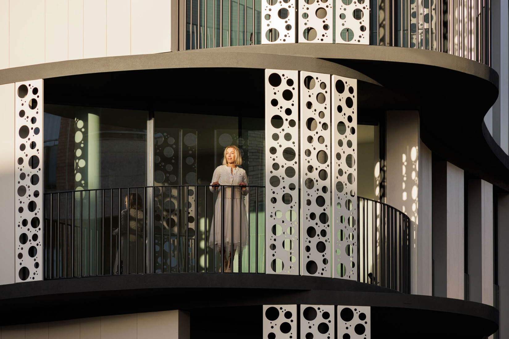 Edifício Sense 100 por Sandra Micaela Casinha architects. Fotografía por Ivo Tavares Studio.