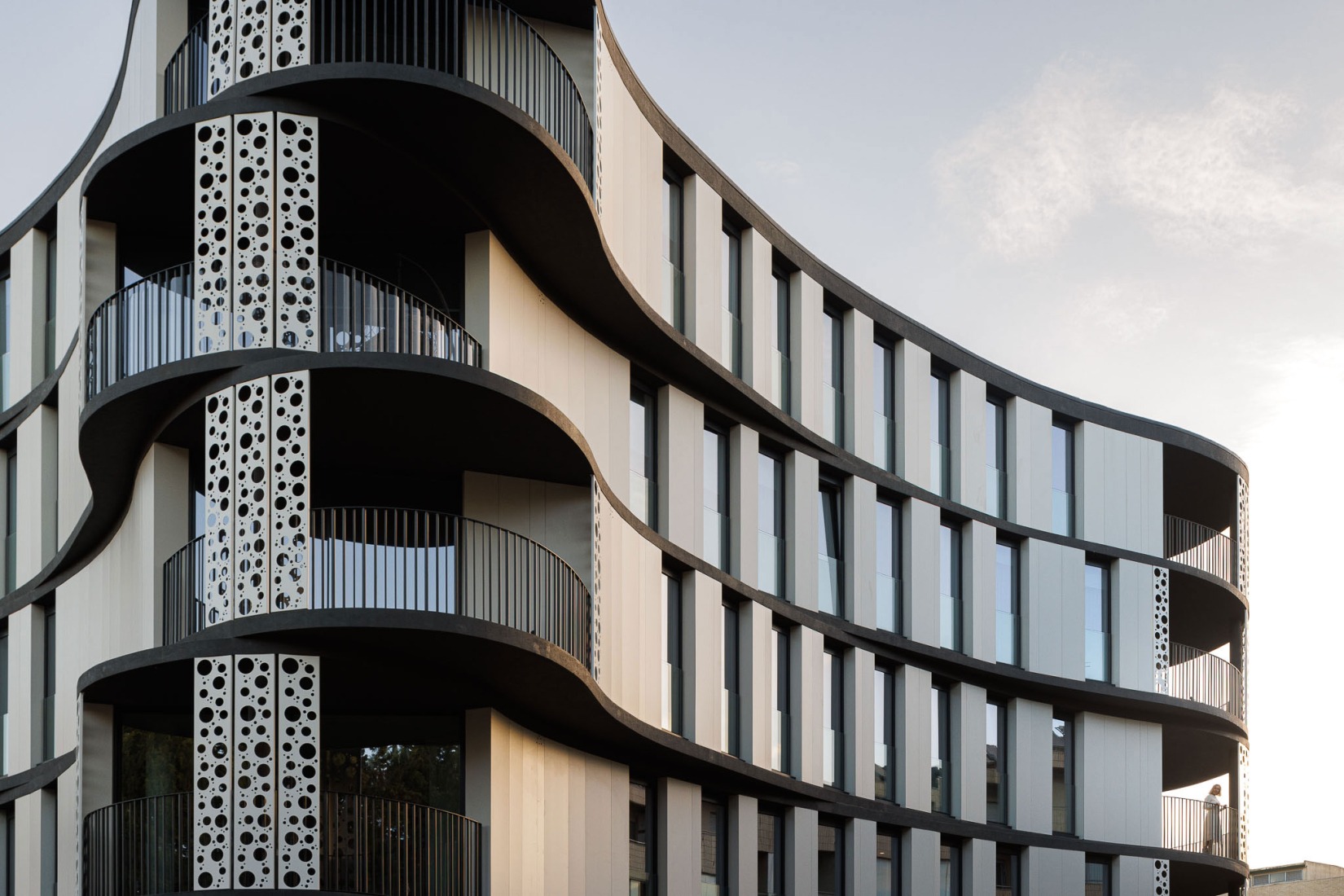 Edifício Sense 100 por Sandra Micaela Casinha architects. Fotografía por Ivo Tavares Studio.