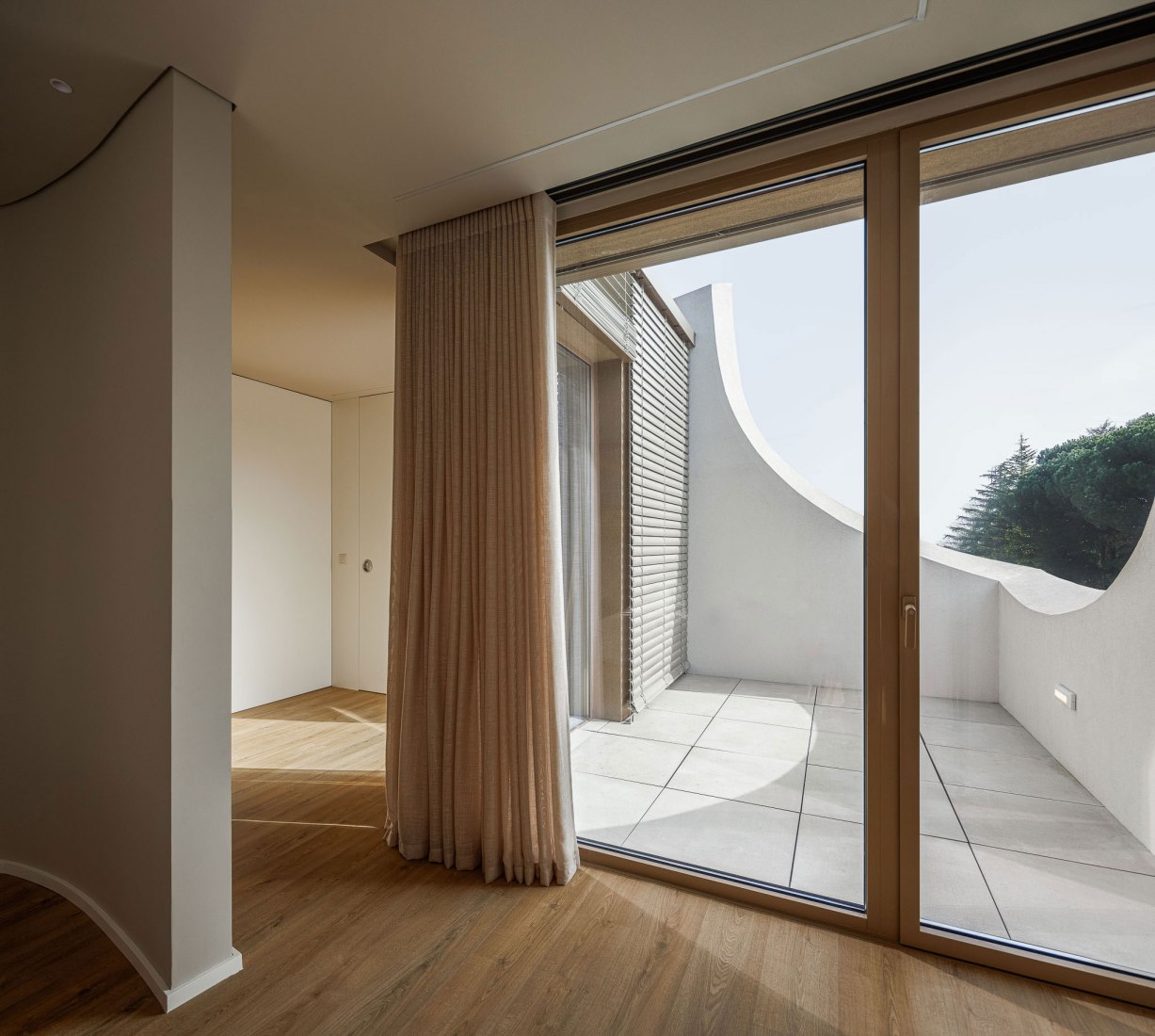 Casa «Pátios de Pétalas» por Sandra Micaela Casinha. Fotografía por Ivo Tavares Studio.