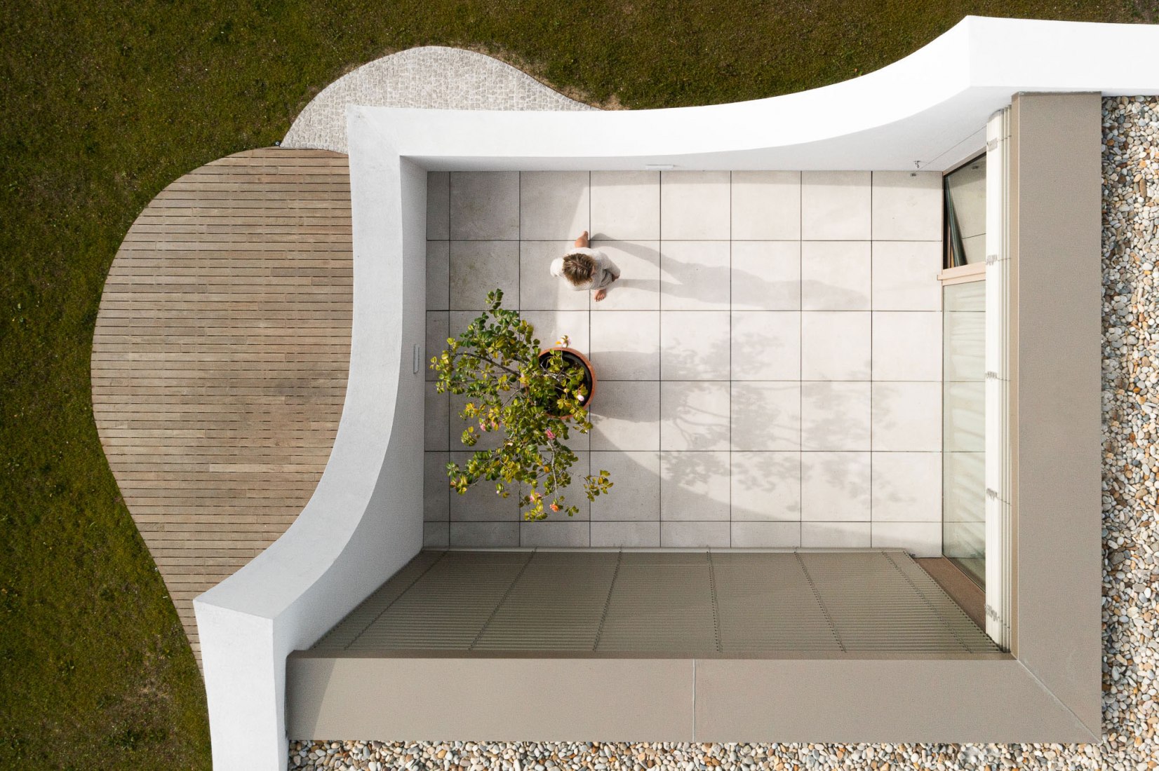 Casa «Pátios de Pétalas» por Sandra Micaela Casinha. Fotografía por Ivo Tavares Studio.