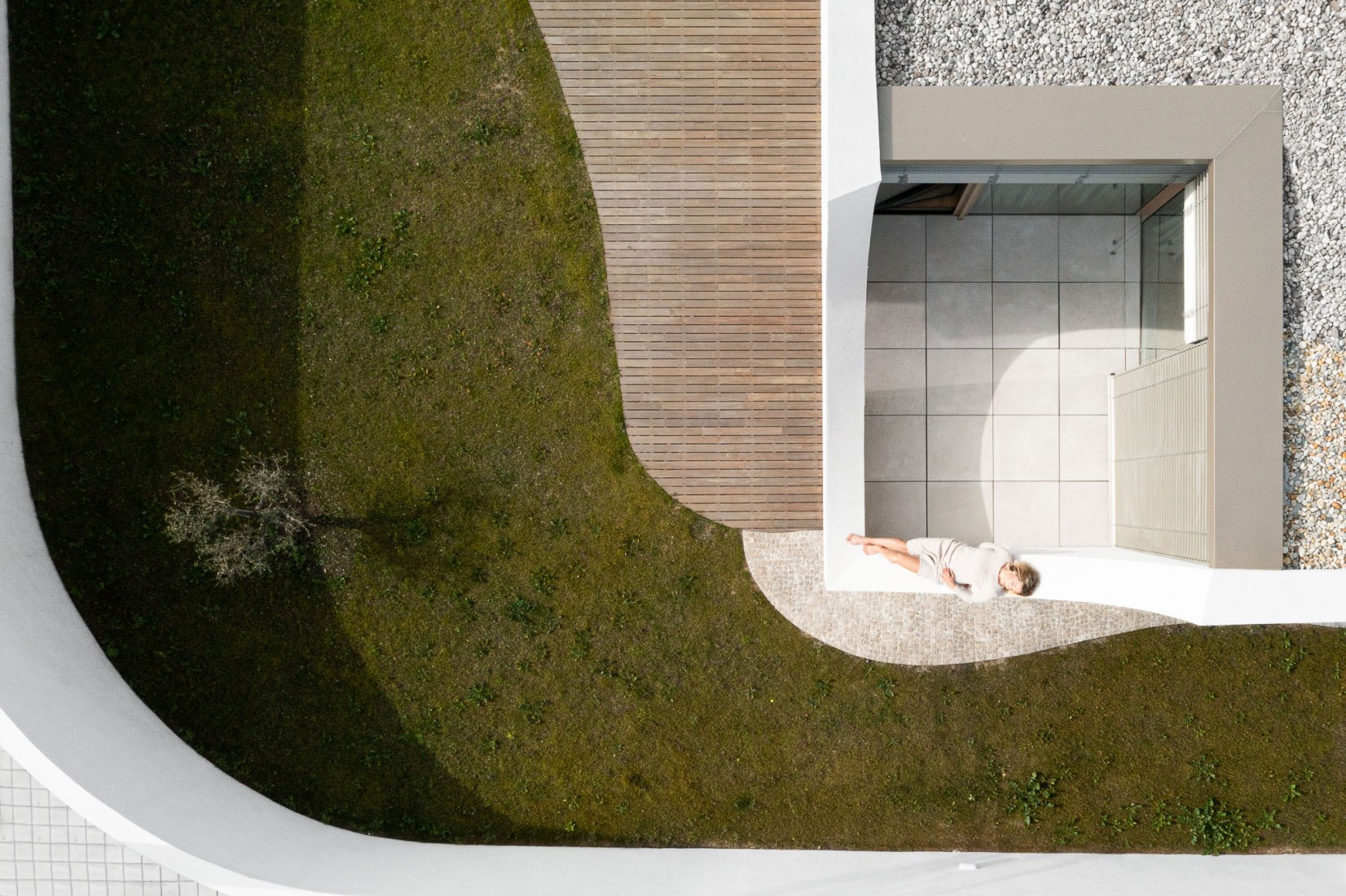 Casa «Pátios de Pétalas» por Sandra Micaela Casinha. Fotografía por Ivo Tavares Studio.
