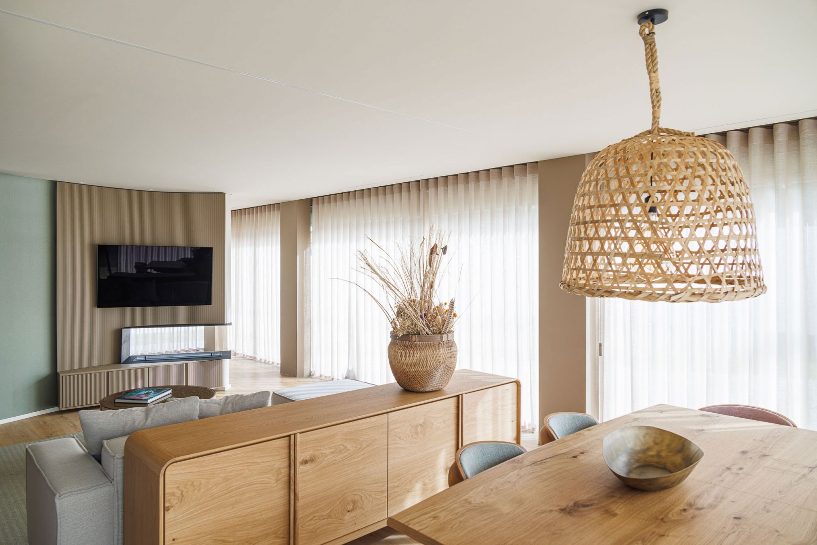 Casa «Pátios de Pétalas» por Sandra Micaela Casinha. Fotografía por Ivo Tavares Studio.Casa «Pátios de Pétalas» por Sandra Micaela Casinha. Fotografía por Ivo Tavares Studio.