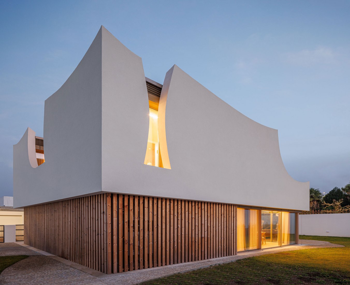 Casa «Pátios de Pétalas» por Sandra Micaela Casinha. Fotografía por Ivo Tavares Studio.