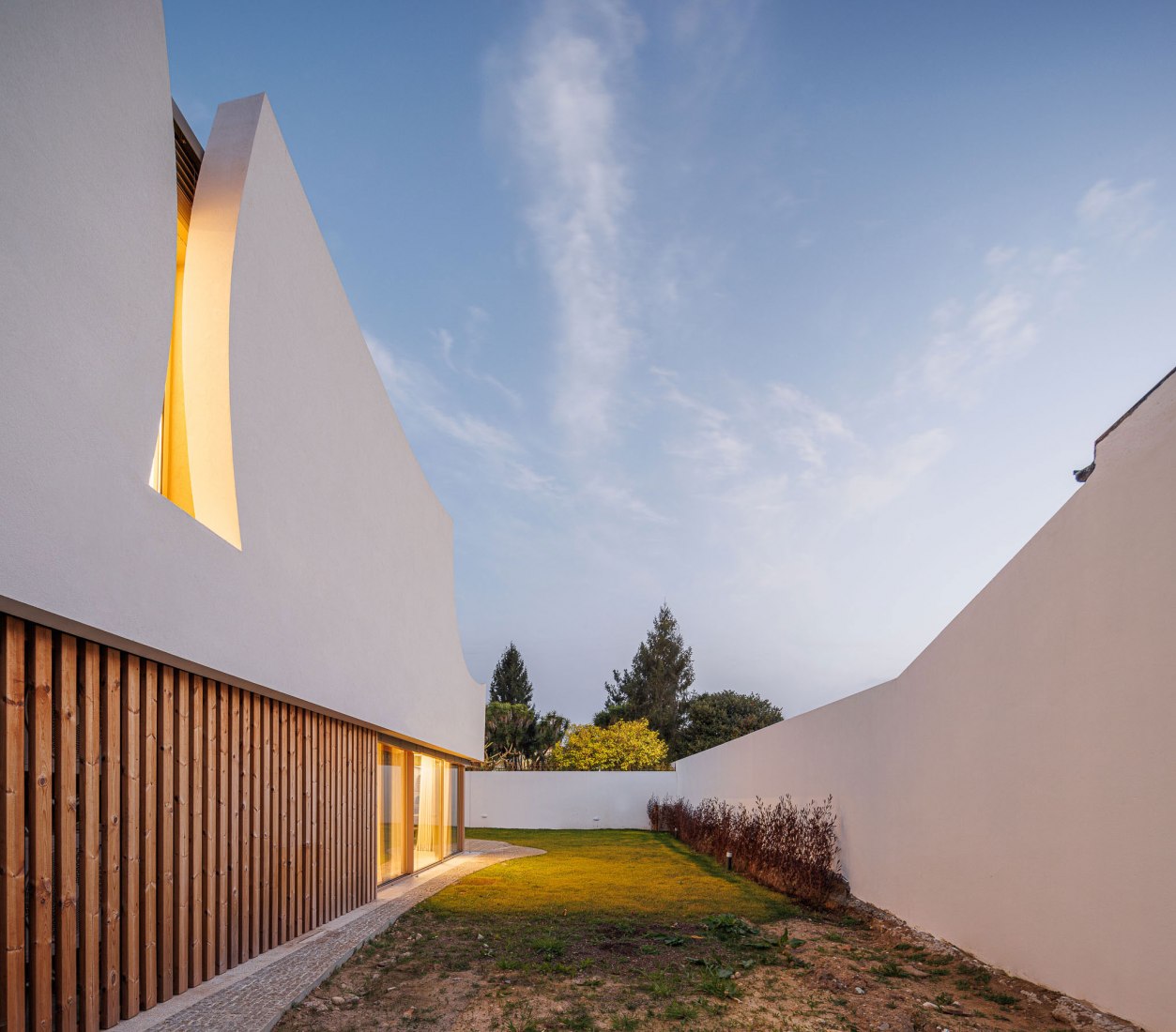 Casa «Pátios de Pétalas» por Sandra Micaela Casinha. Fotografía por Ivo Tavares Studio.