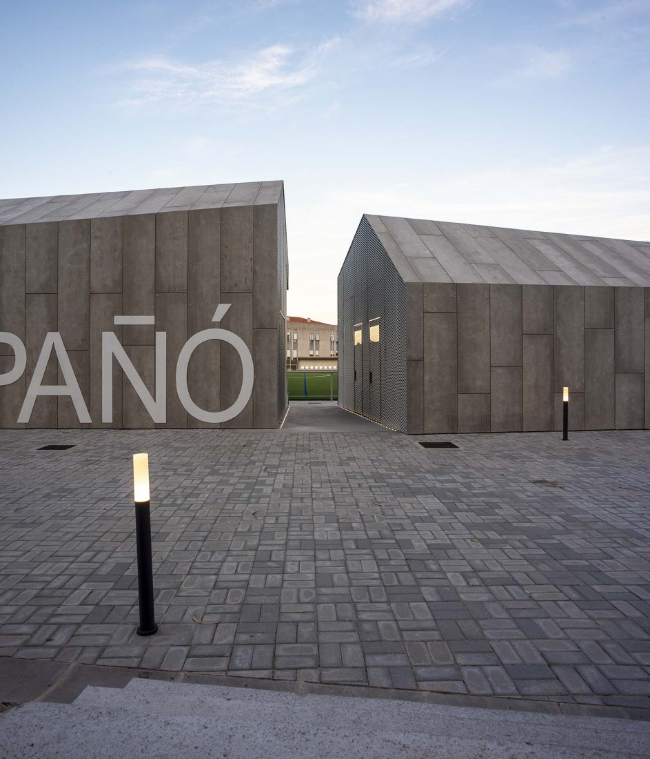 Campañó soccer field by Santos y Mera Arquitectos. Photograph by Héctor Fernández Santos-Díez