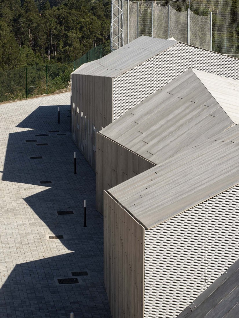 Campañó soccer field by Santos y Mera Arquitectos. Photograph by Héctor Fernández Santos-Díez