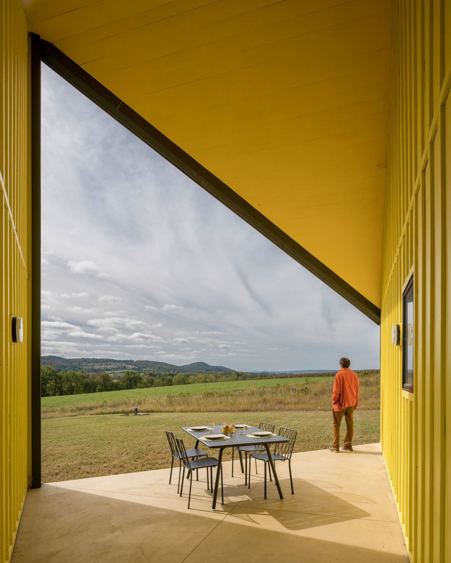 Oblong Farm by Scalar Architecture. Photograph by Imagen Subliminal.