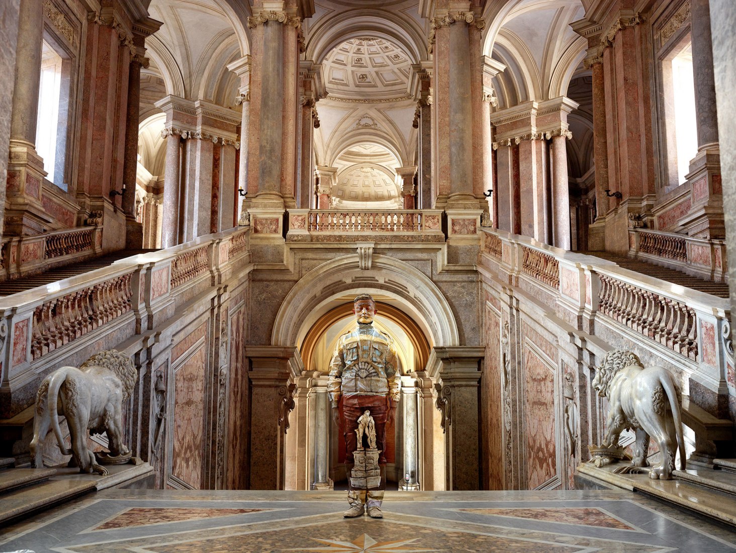 Scalone d’Onore, Reggia di Caserta, 2017. The invisible man, Liu Bolin, in the palace of Gaviria.  CourtesyBoxart, Verona.
