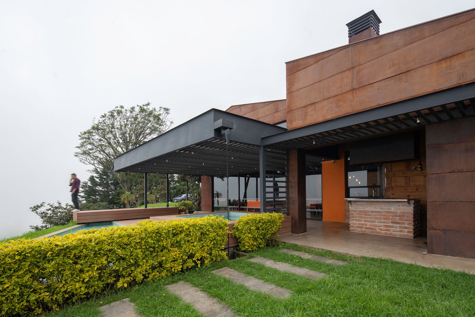 Casa Galpón por Sebastián Mora Arquitecto. Fotografía por Nicolás Provoste Fotografía