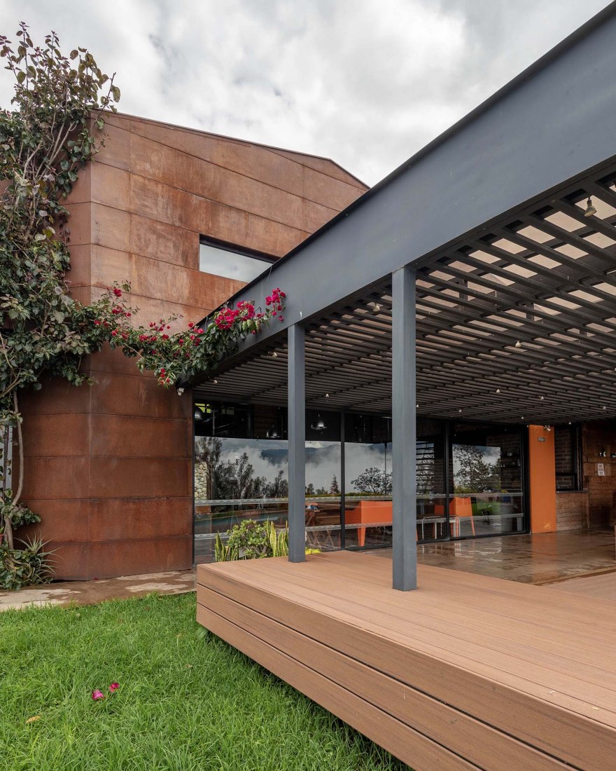 Casa Galpón por Sebastián Mora Arquitecto. Fotografía por Nicolás Provoste Fotografía