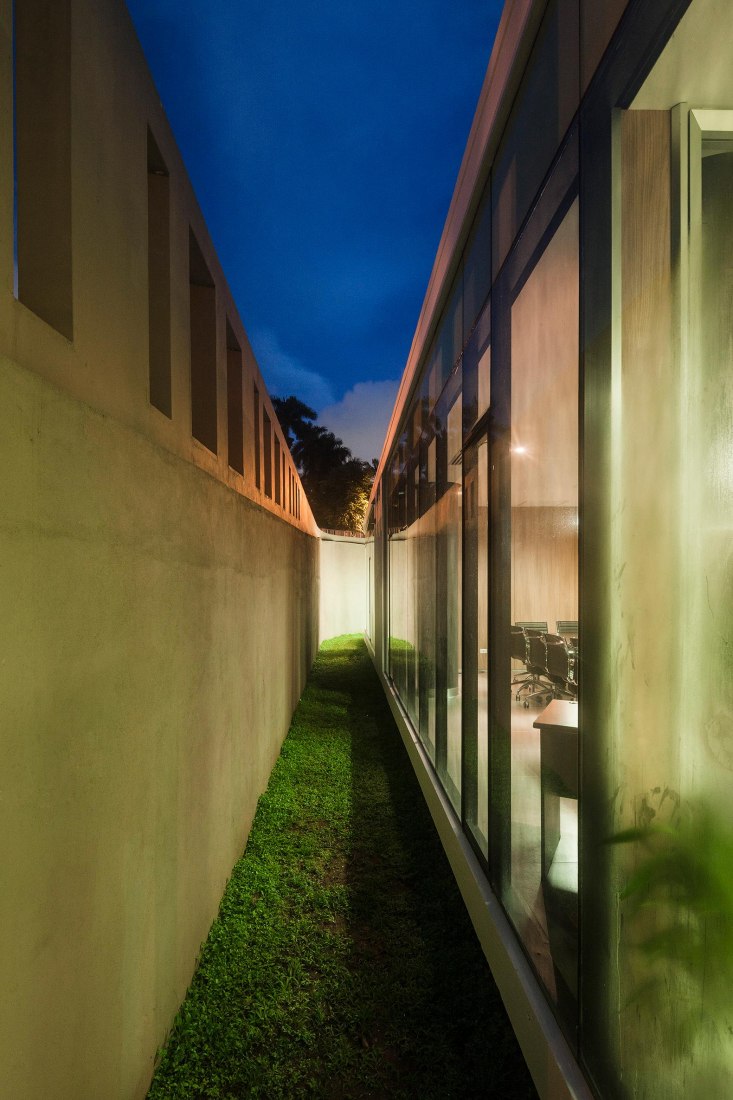 Sede para la Conferencia Episcopal de Panamá por Mallol&Mallol Arquitectos. Fotografía por Fernando Alda