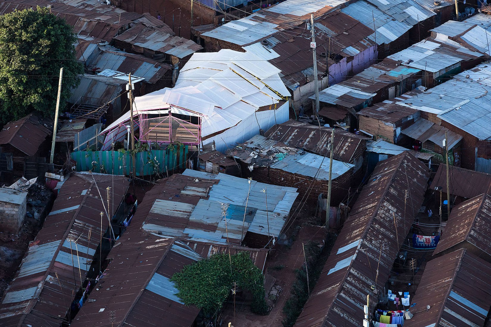 Vista general. Kibera Hamlets School por SelgasCano. Fotografía © Iwan Baan