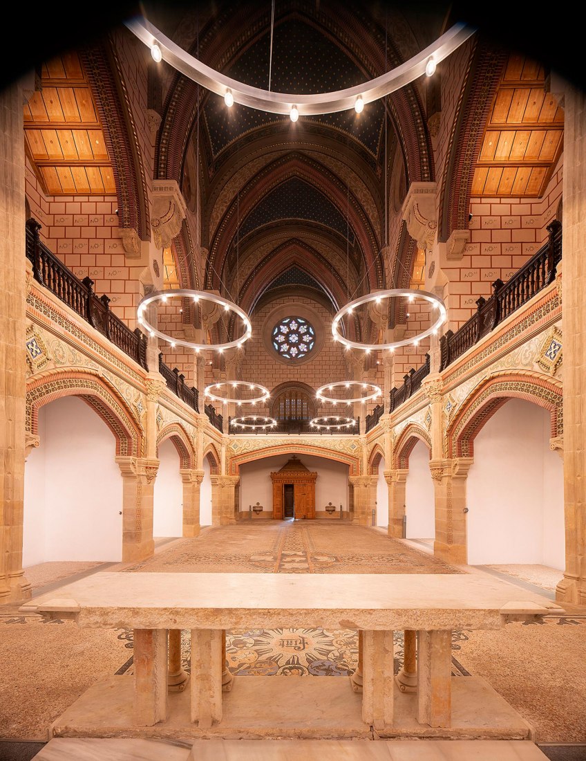 Church of the Major Seminary of the Pontifical University of Comillas, renovation by by Fernández-Abascal + Muruzabal, Alonso / Barrientos, and Pesquera Ulargui arquitectos. Photograph byJavier Callejas
