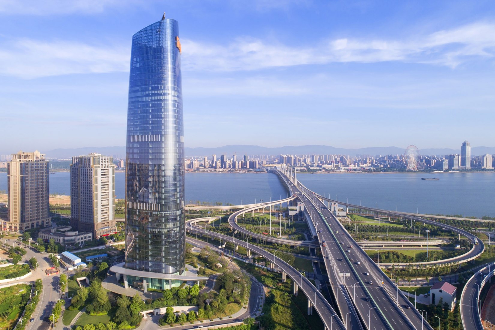 View of the tower. Nanchang Sinic Center / Shanghai Tianhua Architecture Planning & Engineering. Photograph by © Jian Fang