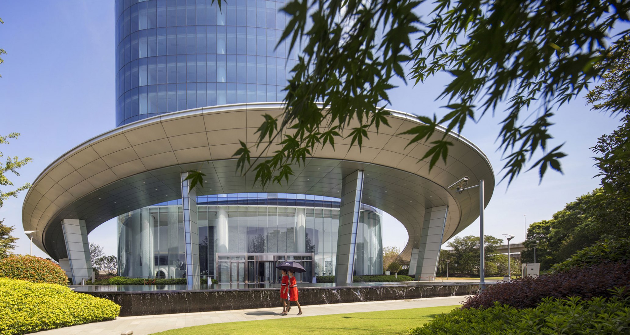 The entrance. Nanchang Sinic Center / Shanghai Tianhua Architecture Planning & Engineering. Photograph by © Jian Fang