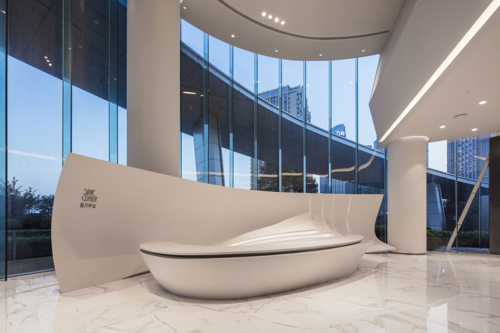 Interior design. Nanchang Sinic Center / Shanghai Tianhua Architecture Planning & Engineering. Photograph by © Jian Fang