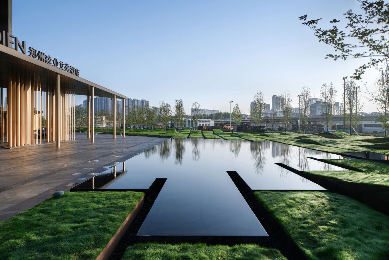 Le Meridien landscape by Shma Company Limited. Photograph by Arch-exist.