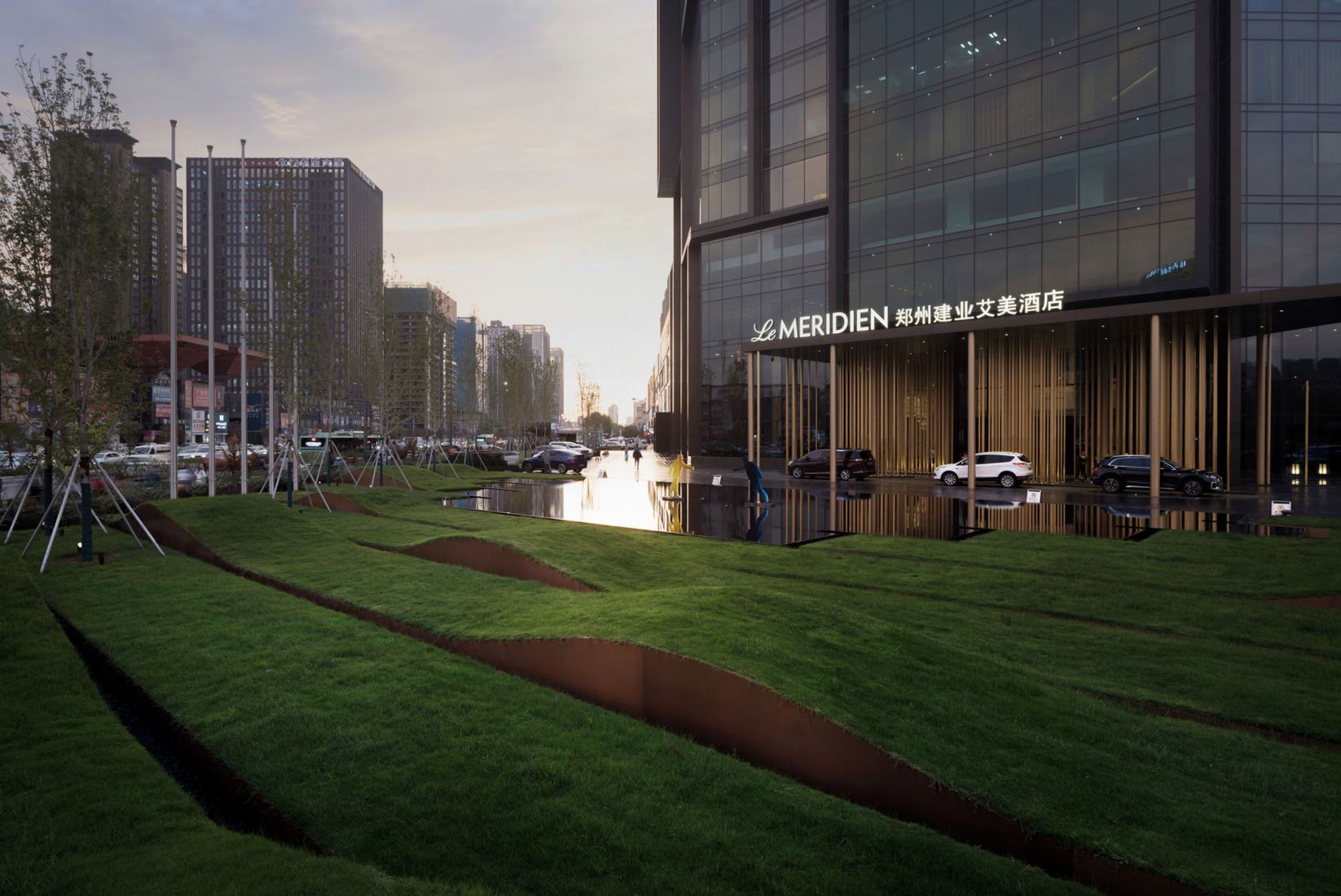 Le Meridien landscape by Shma Company Limited. Photograph by Arch-exist.