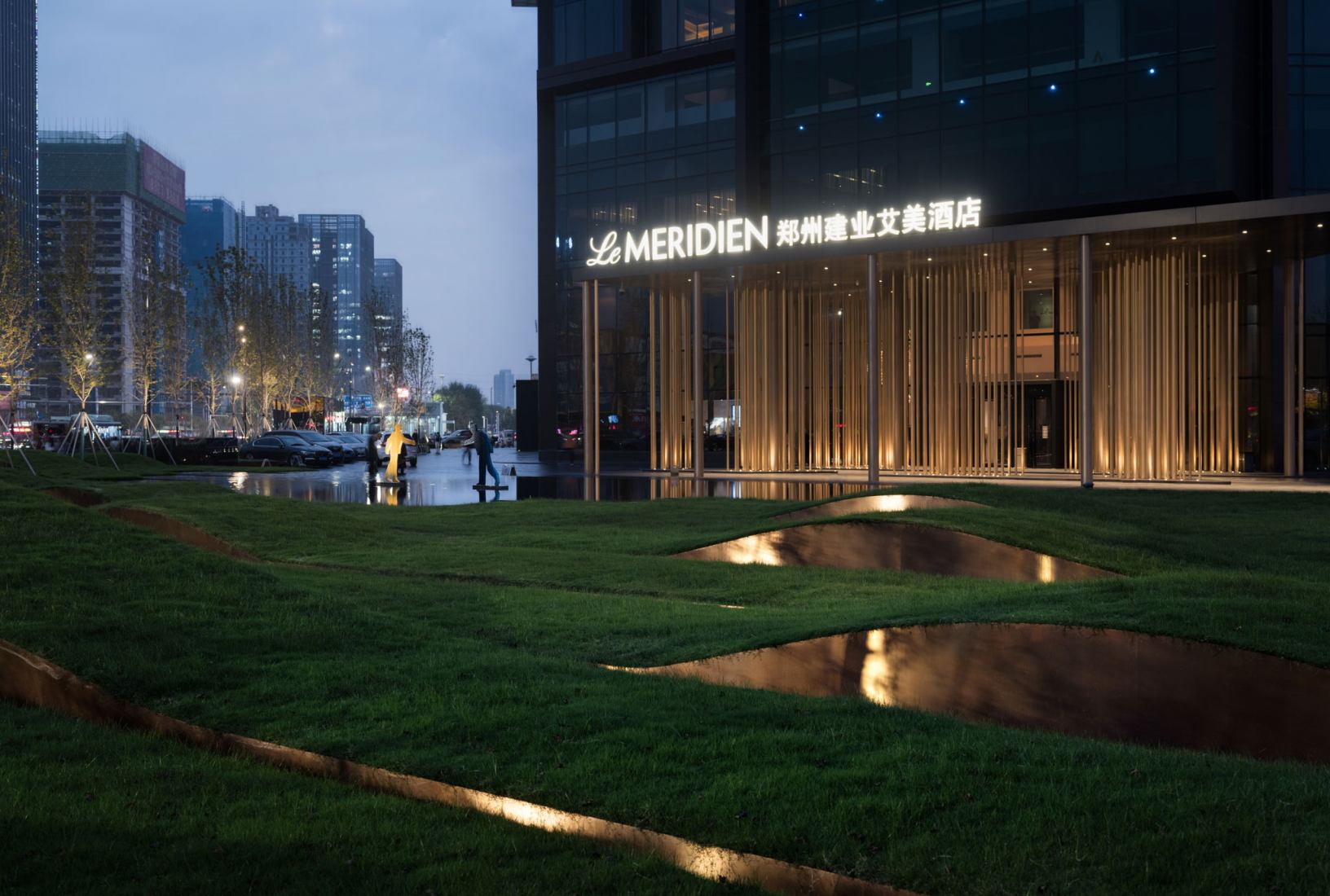 Le Meridien landscape by Shma Company Limited. Photograph by Arch-exist.